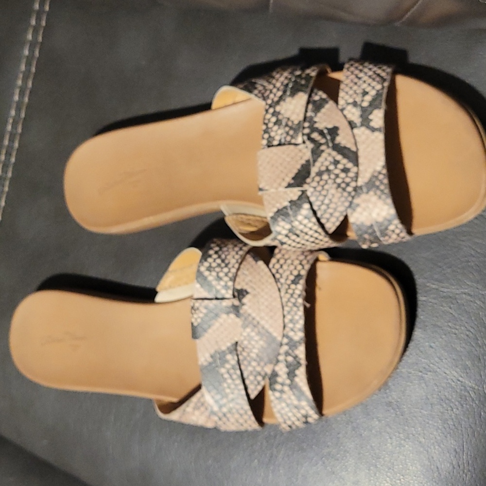 Sandals - Picture 4 of 8